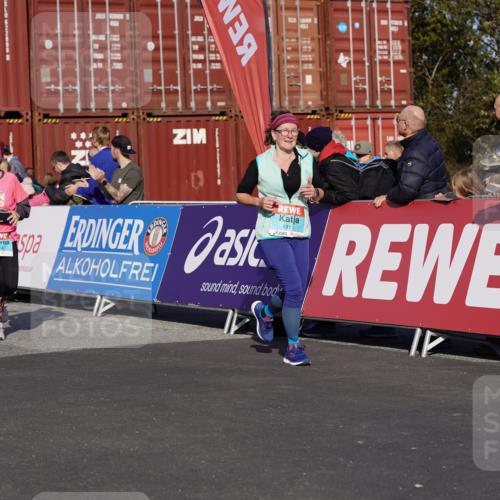 03.10.2025 - Köhlbrandbrückenlauf Michael Burmester http://msf.ph/oto/9019683 03.10.2025 10:20:23 Ziel 1051, 1538, 1615, 1650, 1651, 1692, 1804, 1911, 1912, 2424, 2460, 3430, 3635, 3669 meine-sportfotos.de