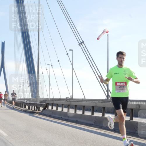 03.10.2025 - Köhlbrandbrückenlauf Matties Gatica Varas http://msf.ph/oto/9019687 03.10.2025 12:19:30 Position 1 6248 meine-sportfotos.de