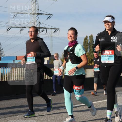 03.10.2025 - Köhlbrandbrückenlauf Luisa Fischer http://msf.ph/oto/9019690 03.10.2025 11:10:45 Position 3 780, 1942, 2177, 2922 meine-sportfotos.de