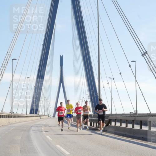03.10.2025 - Köhlbrandbrückenlauf Matties Gatica Varas http://msf.ph/oto/9019697 03.10.2025 12:19:35 Position 1  meine-sportfotos.de