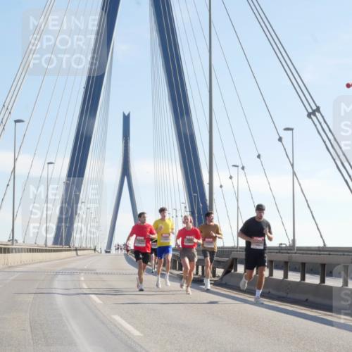 03.10.2025 - Köhlbrandbrückenlauf Matties Gatica Varas http://msf.ph/oto/9019703 03.10.2025 12:19:36 Position 1  meine-sportfotos.de