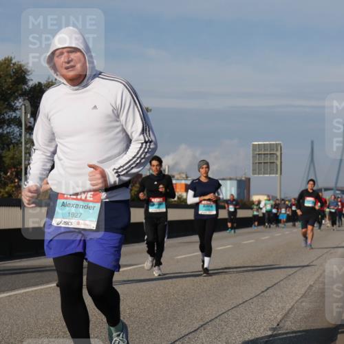 03.10.2025 - Köhlbrandbrückenlauf Luisa Fischer http://msf.ph/oto/9019711 03.10.2025 11:11:03 Position 3 1927 meine-sportfotos.de