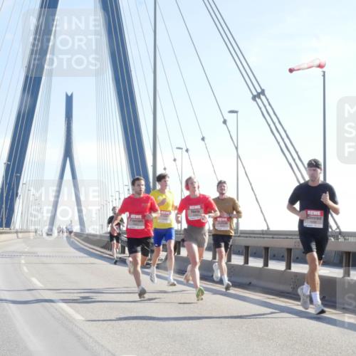 03.10.2025 - Köhlbrandbrückenlauf Matties Gatica Varas http://msf.ph/oto/9019712 03.10.2025 12:19:37 Position 1  meine-sportfotos.de