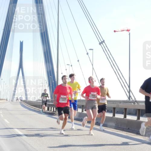 03.10.2025 - Köhlbrandbrückenlauf Matties Gatica Varas http://msf.ph/oto/9019718 03.10.2025 12:19:38 Position 1  meine-sportfotos.de
