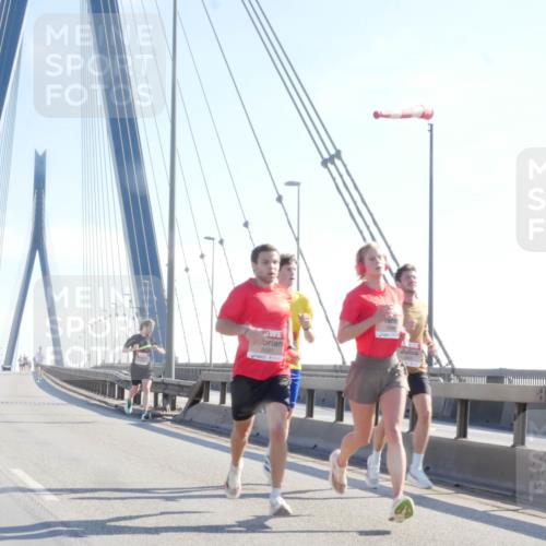 03.10.2025 - Köhlbrandbrückenlauf Matties Gatica Varas http://msf.ph/oto/9019723 03.10.2025 12:19:38 Position 1 5687 meine-sportfotos.de