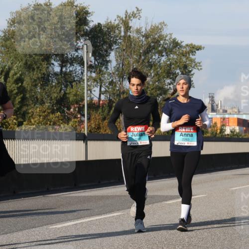 03.10.2025 - Köhlbrandbrückenlauf Luisa Fischer http://msf.ph/oto/9019728 03.10.2025 11:11:05 Position 3 3754, 2264, 2263 meine-sportfotos.de