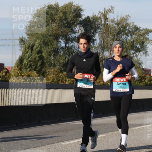03.10.2025 - Köhlbrandbrückenlauf Luisa Fischer http://msf.ph/oto/9019732 03.10.2025 11:11:05 Position 3 3754, 2264, 2263 meine-sportfotos.de