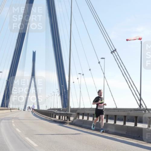 03.10.2025 - Köhlbrandbrückenlauf Matties Gatica Varas http://msf.ph/oto/9019736 03.10.2025 12:19:40 Position 1  meine-sportfotos.de