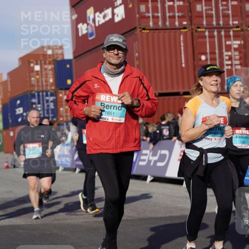 03.10.2025 - Köhlbrandbrückenlauf Michael Burmester http://msf.ph/oto/9019739 03.10.2025 10:20:26 Ziel 1051, 1538, 1650, 1651, 1804, 1911, 1912, 2424, 2460, 2617, 3669 meine-sportfotos.de