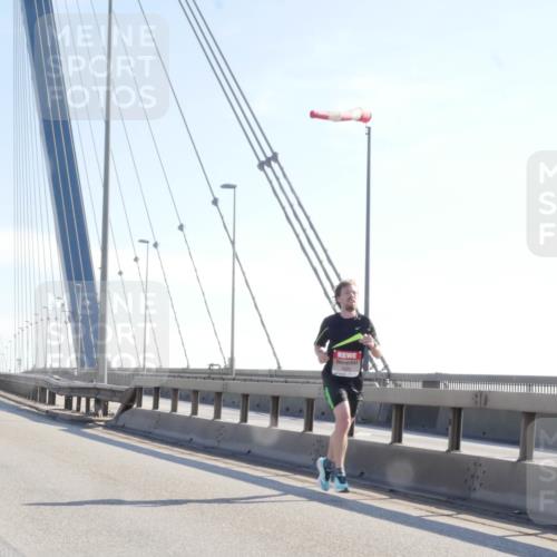 03.10.2025 - Köhlbrandbrückenlauf Matties Gatica Varas http://msf.ph/oto/9019743 03.10.2025 12:19:41 Position 1  meine-sportfotos.de