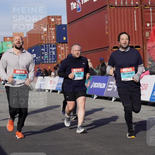 03.10.2025 - Köhlbrandbrückenlauf Michael Burmester http://msf.ph/oto/9019756 03.10.2025 10:20:27 Ziel 1051, 1538, 1650, 1651, 1804, 1911, 1912, 2424, 2460, 2617, 3562, 3669 meine-sportfotos.de