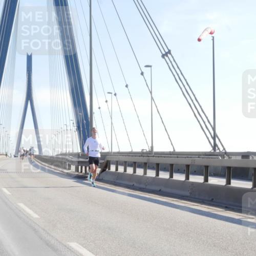 03.10.2025 - Köhlbrandbrückenlauf Matties Gatica Varas http://msf.ph/oto/9019757 03.10.2025 12:19:51 Position 1  meine-sportfotos.de