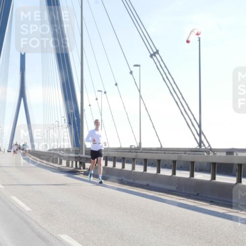 03.10.2025 - Köhlbrandbrückenlauf Matties Gatica Varas http://msf.ph/oto/9019759 03.10.2025 12:19:51 Position 1  meine-sportfotos.de