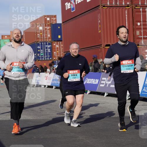 03.10.2025 - Köhlbrandbrückenlauf Michael Burmester http://msf.ph/oto/9019762 03.10.2025 10:20:27 Ziel 1051, 1538, 1650, 1651, 1804, 1911, 1912, 2424, 2460, 2617, 3562, 3669 meine-sportfotos.de