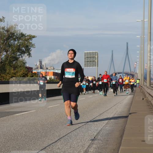 03.10.2025 - Köhlbrandbrückenlauf Luisa Fischer http://msf.ph/oto/9019767 03.10.2025 11:11:10 Position 3 2621 meine-sportfotos.de