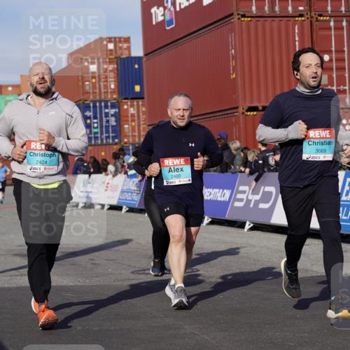 03.10.2025 - Köhlbrandbrückenlauf Michael Burmester http://msf.ph/oto/9019769 03.10.2025 10:20:27 Ziel 1051, 1538, 1650, 1651, 1804, 1911, 1912, 2424, 2460, 2617, 3562, 3669 meine-sportfotos.de