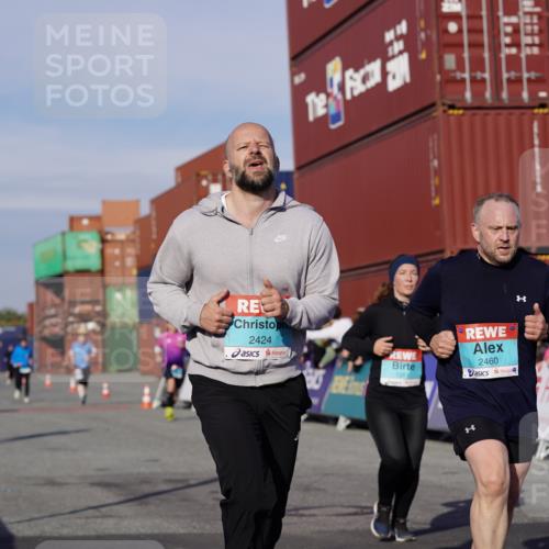 03.10.2025 - Köhlbrandbrückenlauf Michael Burmester http://msf.ph/oto/9019775 03.10.2025 10:20:28 Ziel 1051, 1538, 1650, 1651, 1804, 1912, 2023, 2424, 2460, 2617, 3562, 3669 meine-sportfotos.de