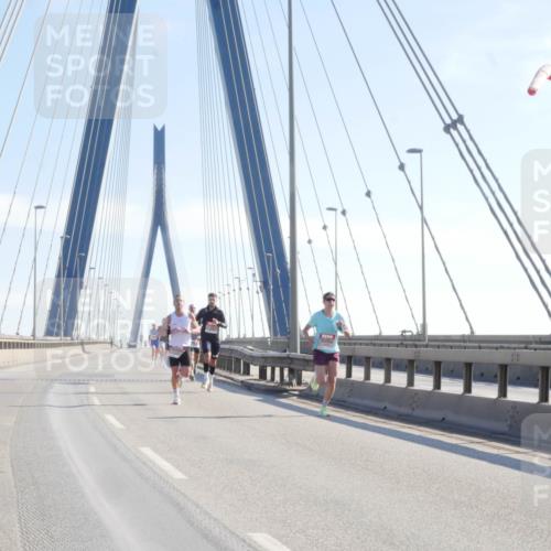 03.10.2025 - Köhlbrandbrückenlauf Matties Gatica Varas http://msf.ph/oto/9019795 03.10.2025 12:20:03 Position 1  meine-sportfotos.de
