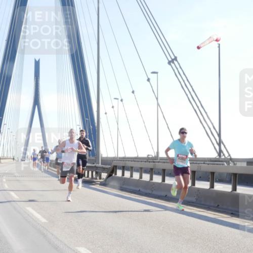 03.10.2025 - Köhlbrandbrückenlauf Matties Gatica Varas http://msf.ph/oto/9019804 03.10.2025 12:20:05 Position 1  meine-sportfotos.de