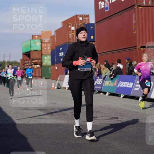 03.10.2025 - Köhlbrandbrückenlauf Michael Burmester http://msf.ph/oto/9019809 03.10.2025 10:20:32 Ziel 1051, 1664, 2023, 2617, 3562, 3636, 3669, 3783 meine-sportfotos.de