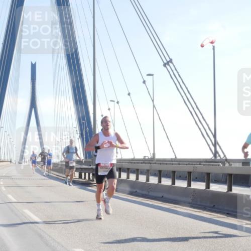 03.10.2025 - Köhlbrandbrückenlauf Matties Gatica Varas http://msf.ph/oto/9019813 03.10.2025 12:20:06 Position 1  meine-sportfotos.de