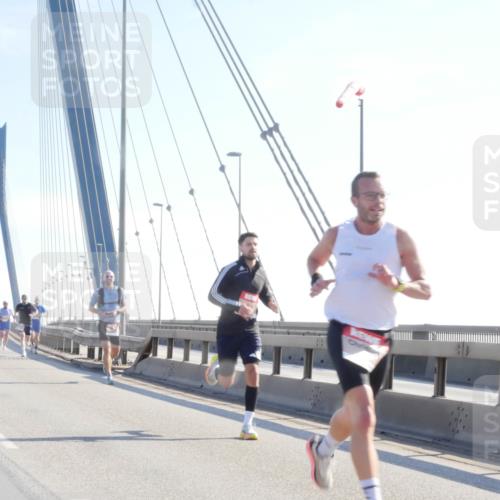 03.10.2025 - Köhlbrandbrückenlauf Matties Gatica Varas http://msf.ph/oto/9019819 03.10.2025 12:20:07 Position 1  meine-sportfotos.de