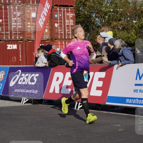 03.10.2025 - Köhlbrandbrückenlauf Michael Burmester http://msf.ph/oto/9019824 03.10.2025 10:20:34 Ziel 1664, 2023, 2617, 3562, 3636, 3783 meine-sportfotos.de