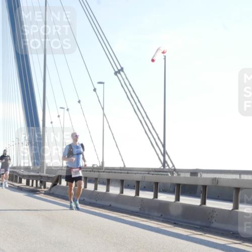 03.10.2025 - Köhlbrandbrückenlauf Matties Gatica Varas http://msf.ph/oto/9019827 03.10.2025 12:20:08 Position 1  meine-sportfotos.de