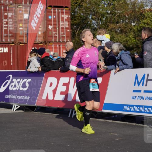 03.10.2025 - Köhlbrandbrückenlauf Michael Burmester http://msf.ph/oto/9019829 03.10.2025 10:20:34 Ziel 1664, 2023, 2617, 3562, 3636, 3783 meine-sportfotos.de