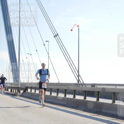 03.10.2025 - Köhlbrandbrückenlauf Matties Gatica Varas http://msf.ph/oto/9019830 03.10.2025 12:20:09 Position 1  meine-sportfotos.de