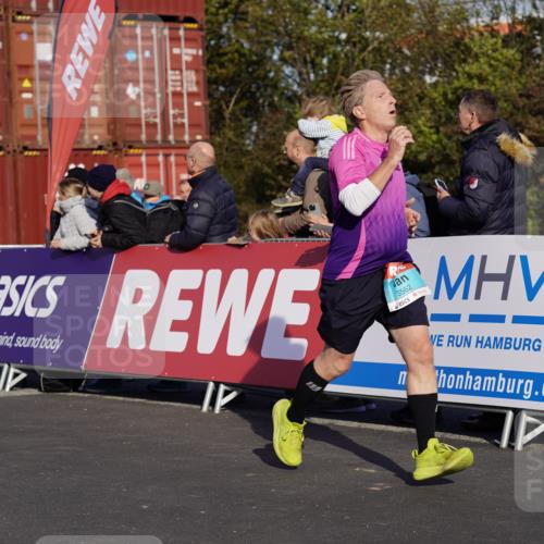 03.10.2025 - Köhlbrandbrückenlauf Michael Burmester http://msf.ph/oto/9019839 03.10.2025 10:20:34 Ziel 1664, 2023, 2617, 3562, 3636, 3783 meine-sportfotos.de