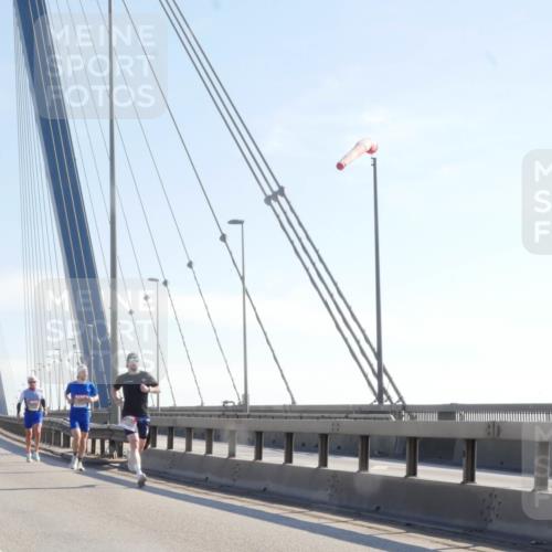 03.10.2025 - Köhlbrandbrückenlauf Matties Gatica Varas http://msf.ph/oto/9019843 03.10.2025 12:20:11 Position 1  meine-sportfotos.de