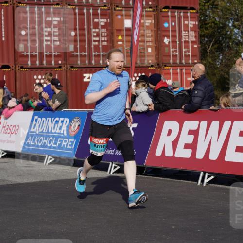 03.10.2025 - Köhlbrandbrückenlauf Michael Burmester http://msf.ph/oto/9019845 03.10.2025 10:20:35 Ziel 1664, 2023, 2617, 3562, 3636, 3783 meine-sportfotos.de