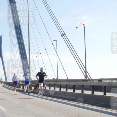 03.10.2025 - Köhlbrandbrückenlauf Matties Gatica Varas http://msf.ph/oto/9019847 03.10.2025 12:20:11 Position 1  meine-sportfotos.de