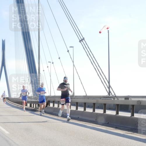 03.10.2025 - Köhlbrandbrückenlauf Matties Gatica Varas http://msf.ph/oto/9019849 03.10.2025 12:20:12 Position 1  meine-sportfotos.de