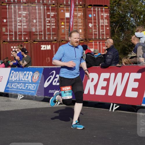 03.10.2025 - Köhlbrandbrückenlauf Michael Burmester http://msf.ph/oto/9019851 03.10.2025 10:20:35 Ziel 1664, 2023, 2617, 3562, 3636, 3783 meine-sportfotos.de