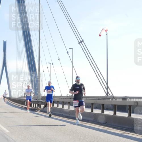 03.10.2025 - Köhlbrandbrückenlauf Matties Gatica Varas http://msf.ph/oto/9019853 03.10.2025 12:20:12 Position 1  meine-sportfotos.de