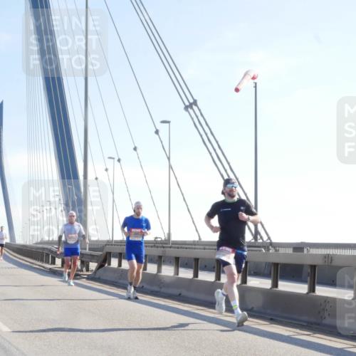 03.10.2025 - Köhlbrandbrückenlauf Matties Gatica Varas http://msf.ph/oto/9019854 03.10.2025 12:20:12 Position 1  meine-sportfotos.de