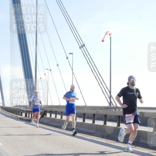 03.10.2025 - Köhlbrandbrückenlauf Matties Gatica Varas http://msf.ph/oto/9019858 03.10.2025 12:20:13 Position 1  meine-sportfotos.de