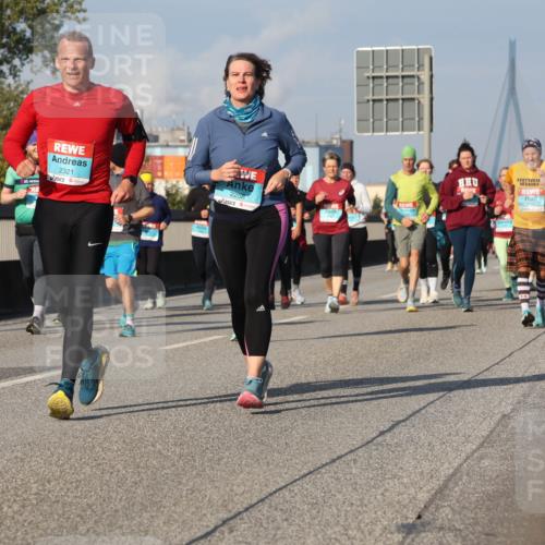 03.10.2025 - Köhlbrandbrückenlauf Luisa Fischer http://msf.ph/oto/9019860 03.10.2025 11:11:20 Position 3 83, 2321, 2258, 3122 meine-sportfotos.de