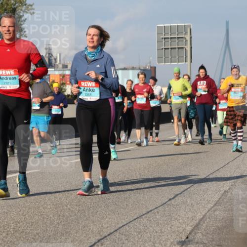 03.10.2025 - Köhlbrandbrückenlauf Luisa Fischer http://msf.ph/oto/9019864 03.10.2025 11:11:21 Position 3 2321, 2258 meine-sportfotos.de