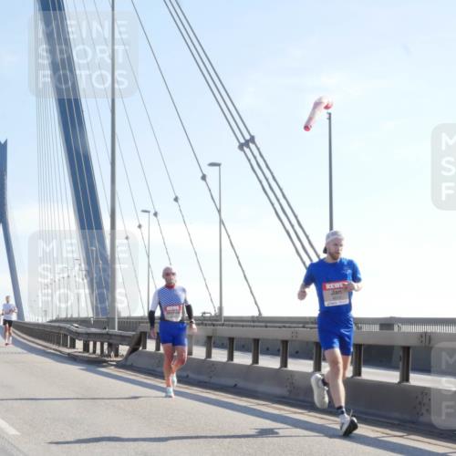 03.10.2025 - Köhlbrandbrückenlauf Matties Gatica Varas http://msf.ph/oto/9019865 03.10.2025 12:20:14 Position 1  meine-sportfotos.de