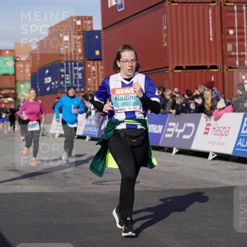 03.10.2025 - Köhlbrandbrückenlauf Michael Burmester http://msf.ph/oto/9019869 03.10.2025 10:20:37 Ziel 1664, 1971, 2023, 2617, 2817, 3030, 3562, 3636, 3783 meine-sportfotos.de