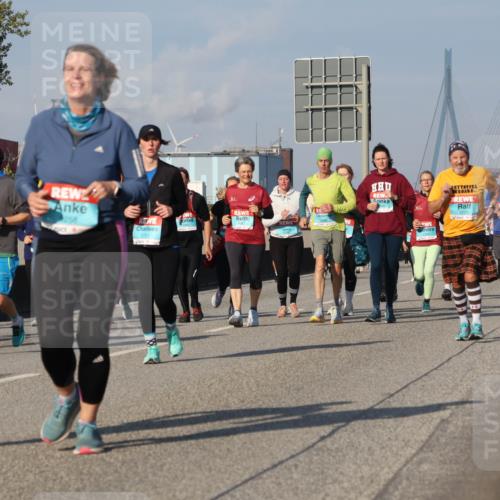 03.10.2025 - Köhlbrandbrückenlauf Luisa Fischer http://msf.ph/oto/9019870 03.10.2025 11:11:21 Position 3 321, 2492, 2863, 258, 3701, 3122 meine-sportfotos.de