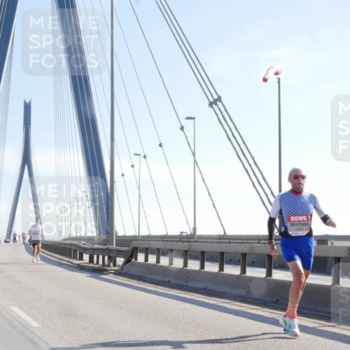 03.10.2025 - Köhlbrandbrückenlauf Matties Gatica Varas http://msf.ph/oto/9019875 03.10.2025 12:20:16 Position 1 6552 meine-sportfotos.de