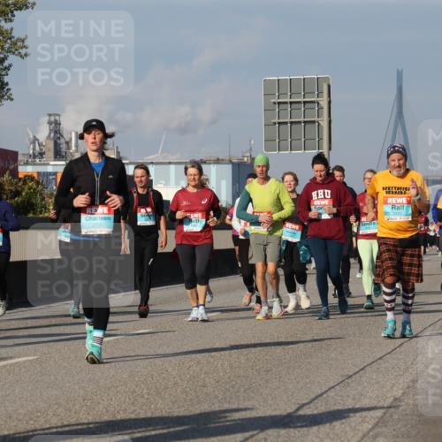 03.10.2025 - Köhlbrandbrückenlauf Luisa Fischer http://msf.ph/oto/9019879 03.10.2025 11:11:22 Position 3 2258, 3701, 3122 meine-sportfotos.de