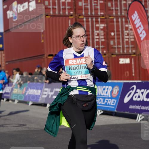 03.10.2025 - Köhlbrandbrückenlauf Michael Burmester http://msf.ph/oto/9019880 03.10.2025 10:20:37 Ziel 1664, 1971, 2023, 2617, 2817, 3030, 3562, 3636, 3783 meine-sportfotos.de