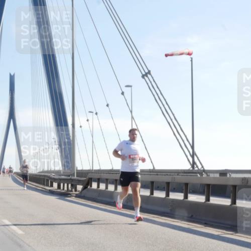 03.10.2025 - Köhlbrandbrückenlauf Matties Gatica Varas http://msf.ph/oto/9019881 03.10.2025 12:20:22 Position 1  meine-sportfotos.de