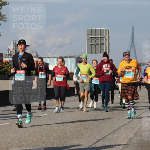 03.10.2025 - Köhlbrandbrückenlauf Luisa Fischer http://msf.ph/oto/9019882 03.10.2025 11:11:23 Position 3 3701, 1097, 3122 meine-sportfotos.de