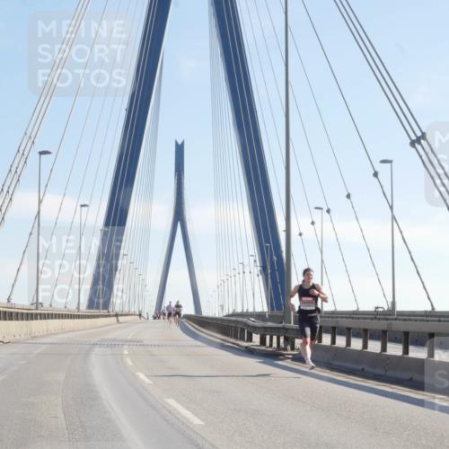 03.10.2025 - Köhlbrandbrückenlauf Matties Gatica Varas http://msf.ph/oto/9019891 03.10.2025 12:20:26 Position 1  meine-sportfotos.de